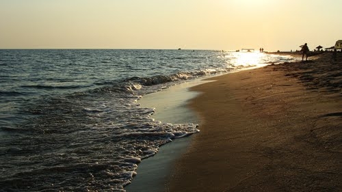 Керамоти Гърция плаж - море вълни залез